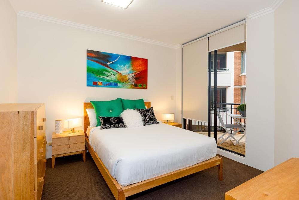 Thriving City Location, Dining Hub Apartment *