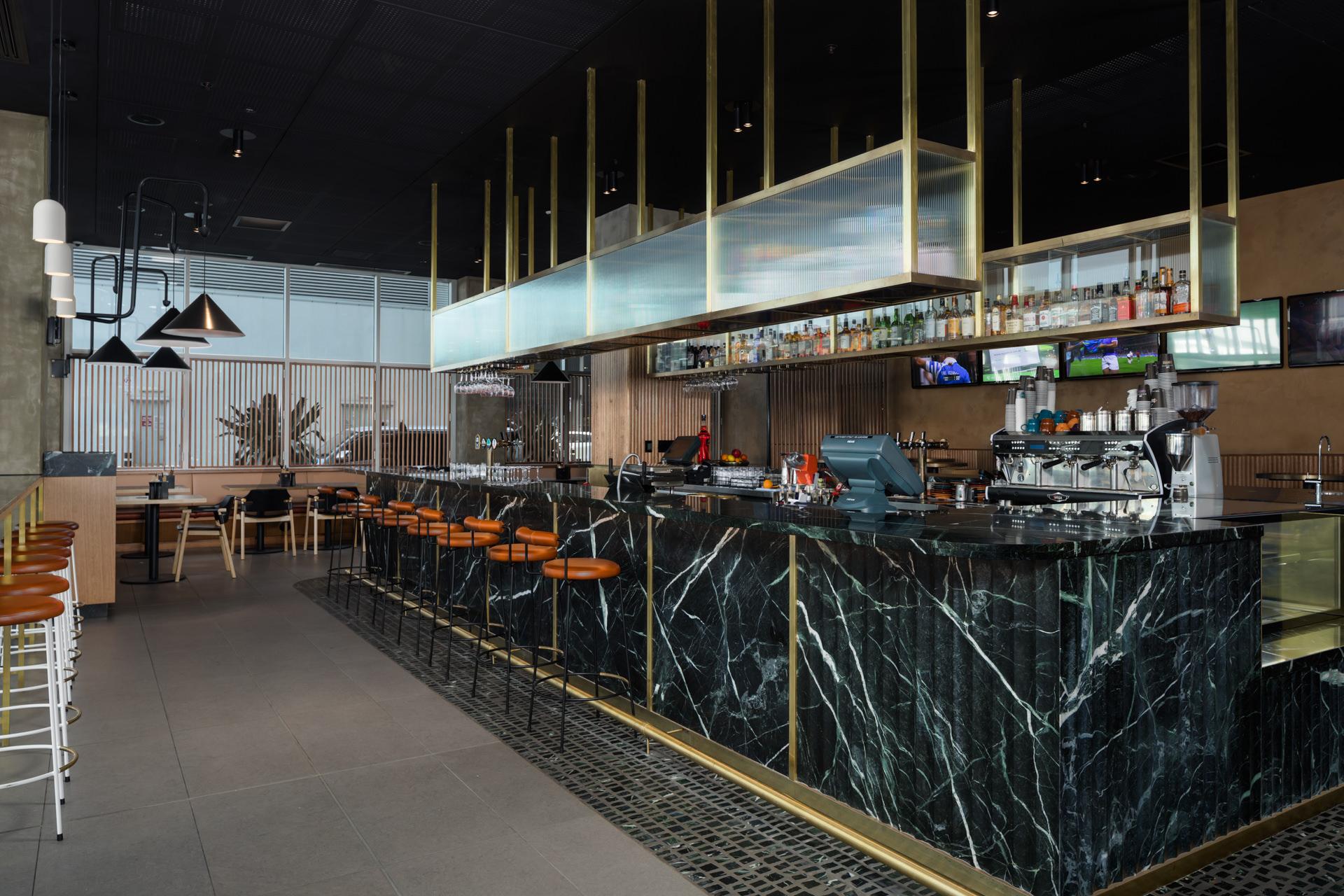 Rydges Airport Hotel 4*