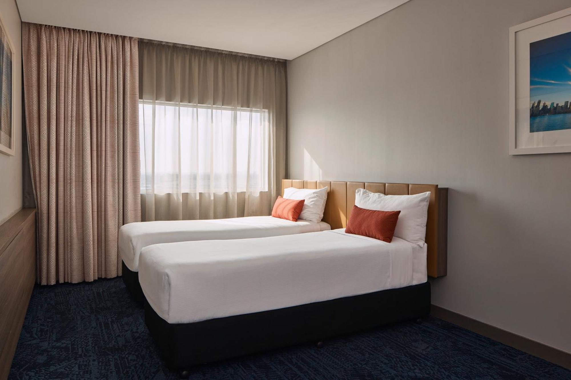Hotel Rydges Airport 4*