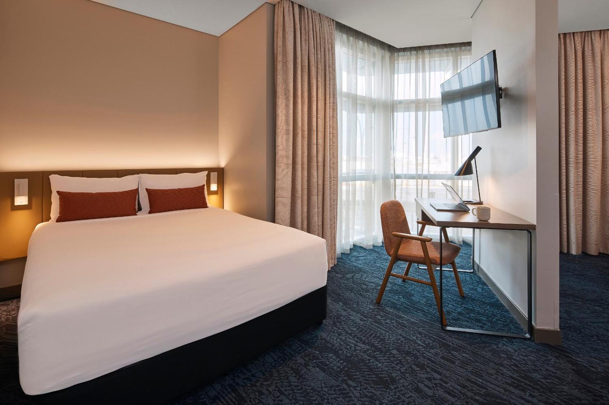 Rydges Airport 4*