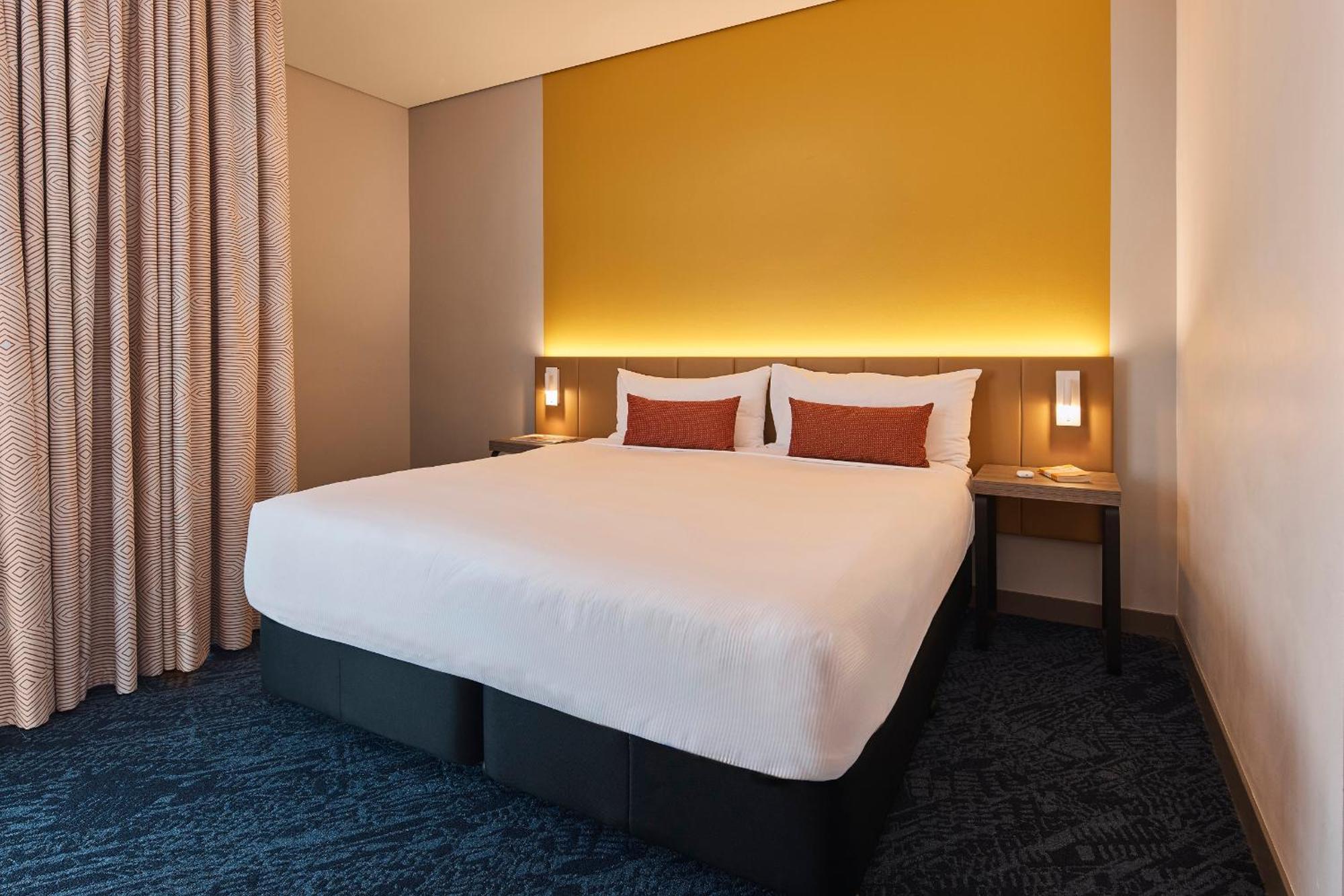 Rydges Airport Hotel 4*