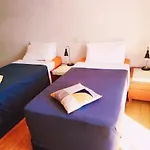 Asylum Sydney Backpackers Hostel