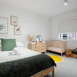 Modern Double Bay Apartment // 2 Min Walk To Beach