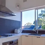 Sun-Drenched 1 Bed Studio Apartment In Newtown