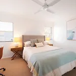 Harbour View Huge 2 Bedroom Entire Residence.