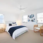 Harbour View Huge 2 Bedroom Entire Residence.