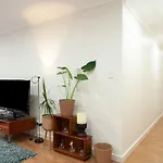 Huge 3 Bed Camperdown Garden Apt W Parking Aircon