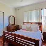Carlton 3 Beds Unit - Free Parking