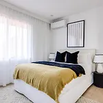 Kahlo Bondi - Luxury Escape - 3 Bedroom Furnished Apartments