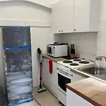 Quirky Unit With Rooftop Terrace Sleeping Up To 4