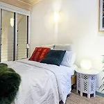 Cosy Cottage 2 Bedroom Great Location Close To Transport