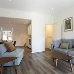 Renovated Terrace-Style Apartment In Woollahra