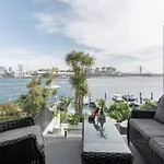 Harbourfront Oasis With Pool, Steps To Vivid And Iconic Sydney Views