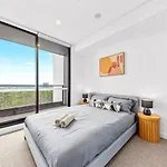 Luxury Apartment Overlooking Macquarie University