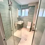 One Bedroom Apartment And Carport Close To Beaches, Airport,Cbd