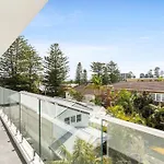 Chic Apartment Footsteps From Manly Beach
