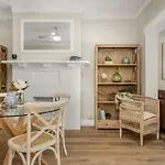 Spacious 2-Bed Apartment In The Heart Of Manly