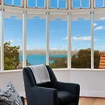 Huge Harbour View Apartment In Historic Home