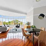 Huge Harbour View Apartment In Historic Home