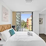 2Br Apt In Strathfield Sleeps 6