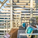 Luxury Loft In The Cbd With Outdoor Living