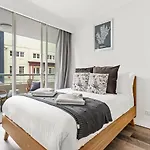 Waterfront Delight On Darling Harbour At Pyrmont