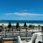 Bondi Beach Waves 2 Beachfront Apartment