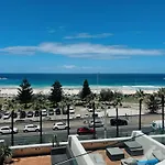 Bondi Beach Waves 2 Beachfront Apartment