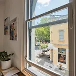 Surry Hills Chic Right On Crown St