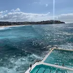 Stylish 1Br Apartment With Skylight Near Bondi Beach