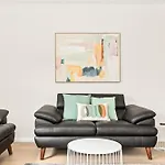 Bright And Convenient Apartment, Close To Shops