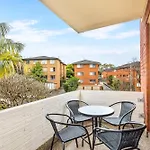 Bright And Convenient Apartment, Close To Shops