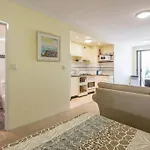 Convenient Studio With Courtyard