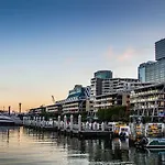 A Chic Studio Right Next To Darling Harbour