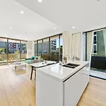 Stunning 2 Bedroom Apt At Waterloo