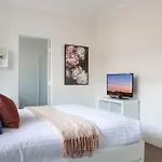 Bright Studio Steps From Westmead Hospital