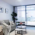 Chic Modern Oasis - Steps From Darling Harbour