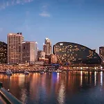 Chic Modern Oasis - Steps From Darling Harbour