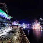 Chic Modern Oasis - Steps From Darling Harbour