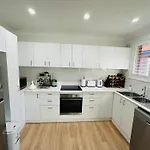 Coogee Sunrise Shared Apt With Parking, Balcony & Work Desk