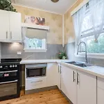 1 Private Queen Room In Carramar 1 Minute Walk To Station