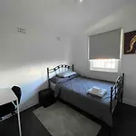 Mascot Guesthouse 5 Mins To Airports 17 Mins To Cbd