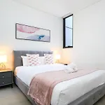Wentworth Point Modern 2Br With Large Belcony