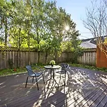 Central Chatswood 2-Level Garden View & 3B2B