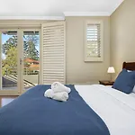 Central Chatswood 2-Level Garden View & 3B2B