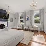 Elegant 6-Bed Home With Harbour Views