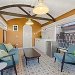 Elegant 6-Bed Home With Harbour Views