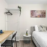 1 Private Single Room In Carramar 1