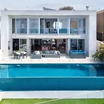 Villa Lola