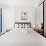Modern 3B2B Apt With Superb Stadium View At Sydney Olympic Park